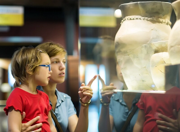 Kids looking at artwork in museum